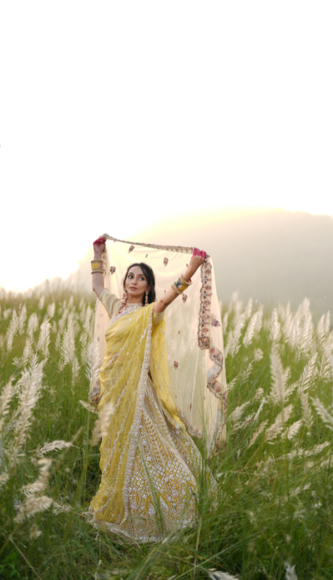 “Sunehri Saaj” (सुनहरी साज)– golden adornment.