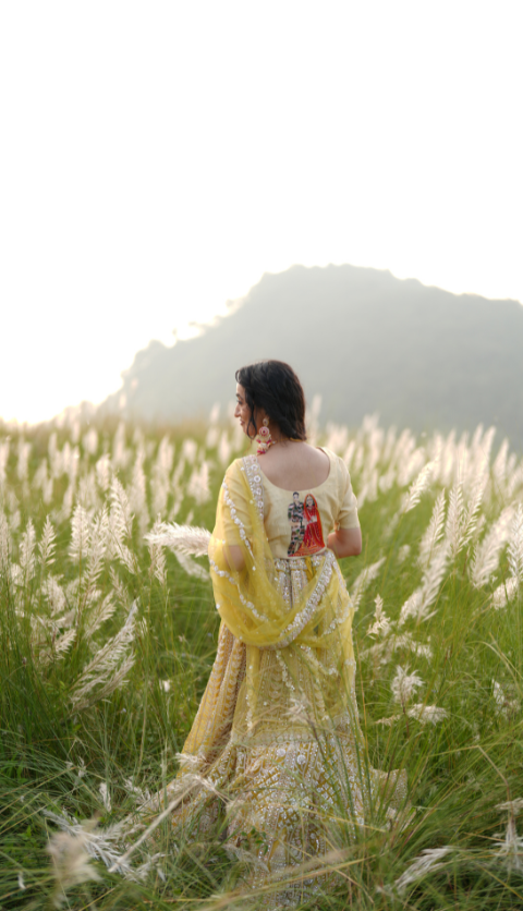 “Sunehri Saaj” (सुनहरी साज)– golden adornment.