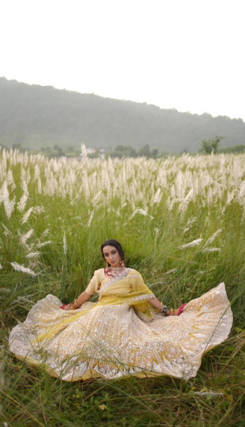 “Sunehri Saaj” (सुनहरी साज)– golden adornment.