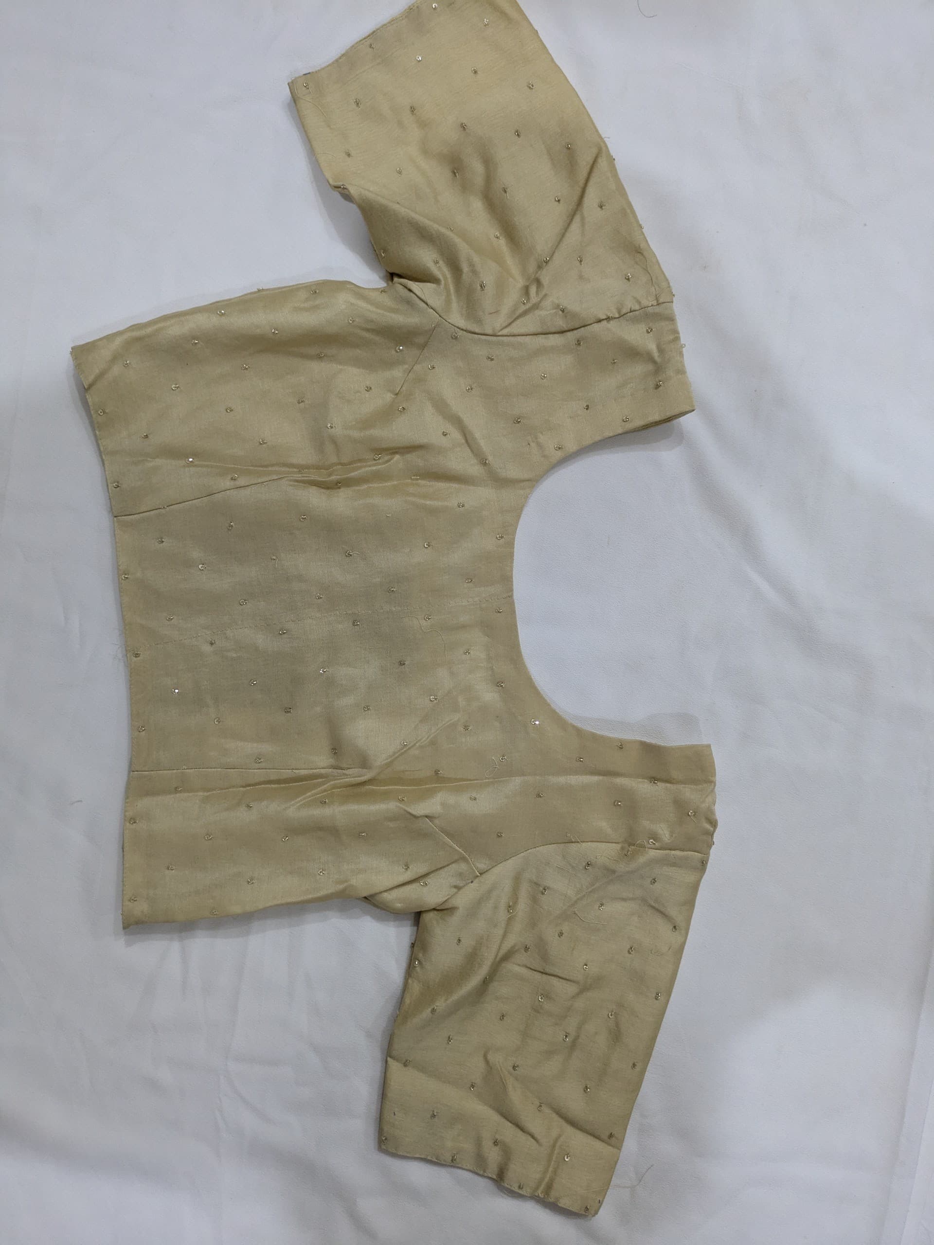 “Sunehri Saaj” (सुनहरी साज)– golden adornment.